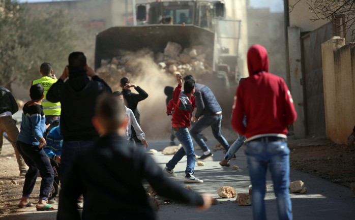 مواجهات بين الشبان وقوات الاحتلال خلال مسيرة كفر قدوم الاسبوعية المناهضة للأستيطان